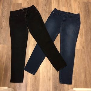 2 pair of women’s jeans